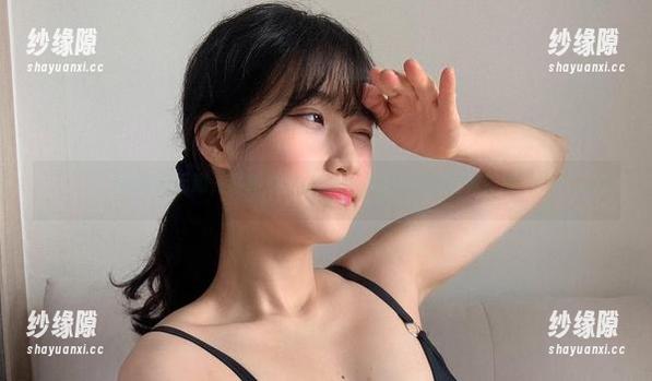 Myung Ah 黑白不无趣,最新的Myung Ah照片会让你停留…